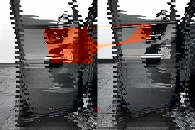 Certified 2025 Mercedes-Benz GLC 300 4MATIC image 23