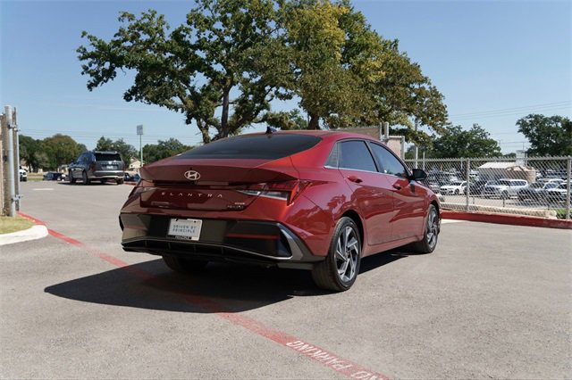 Certified 2025 Hyundai Elantra Limited image 7