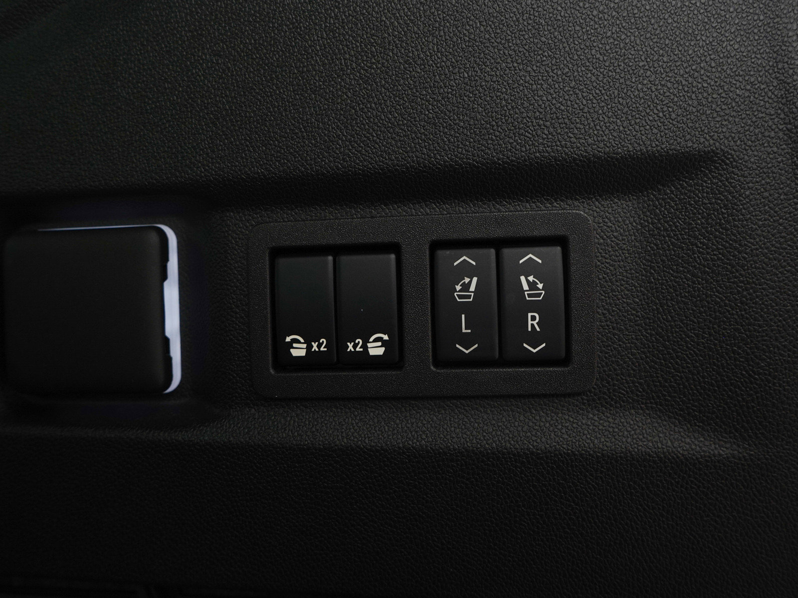 Used 2025 Chevrolet Tahoe High Country w/ Sun And Tow Package image 11