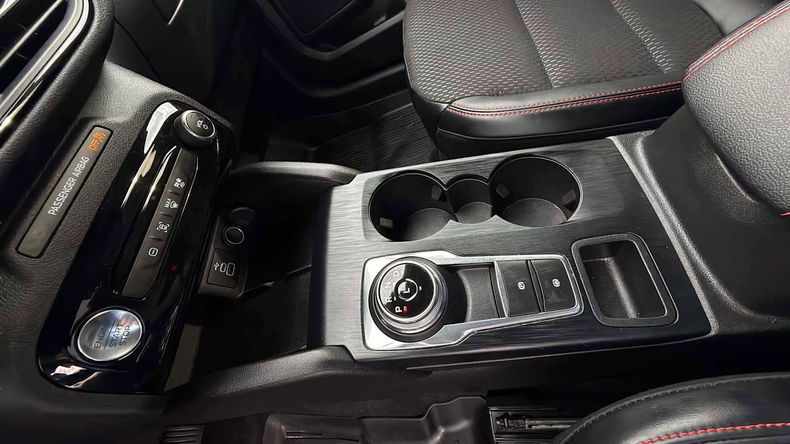 Used 2025 Ford Escape ST-Line Elite w/ Class II Trailer Tow Package image 29