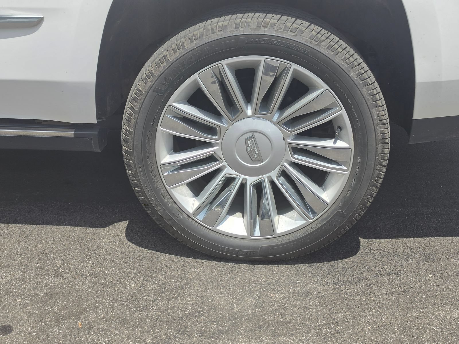 Used 2019 Cadillac Escalade Platinum AWD/4WD image 3