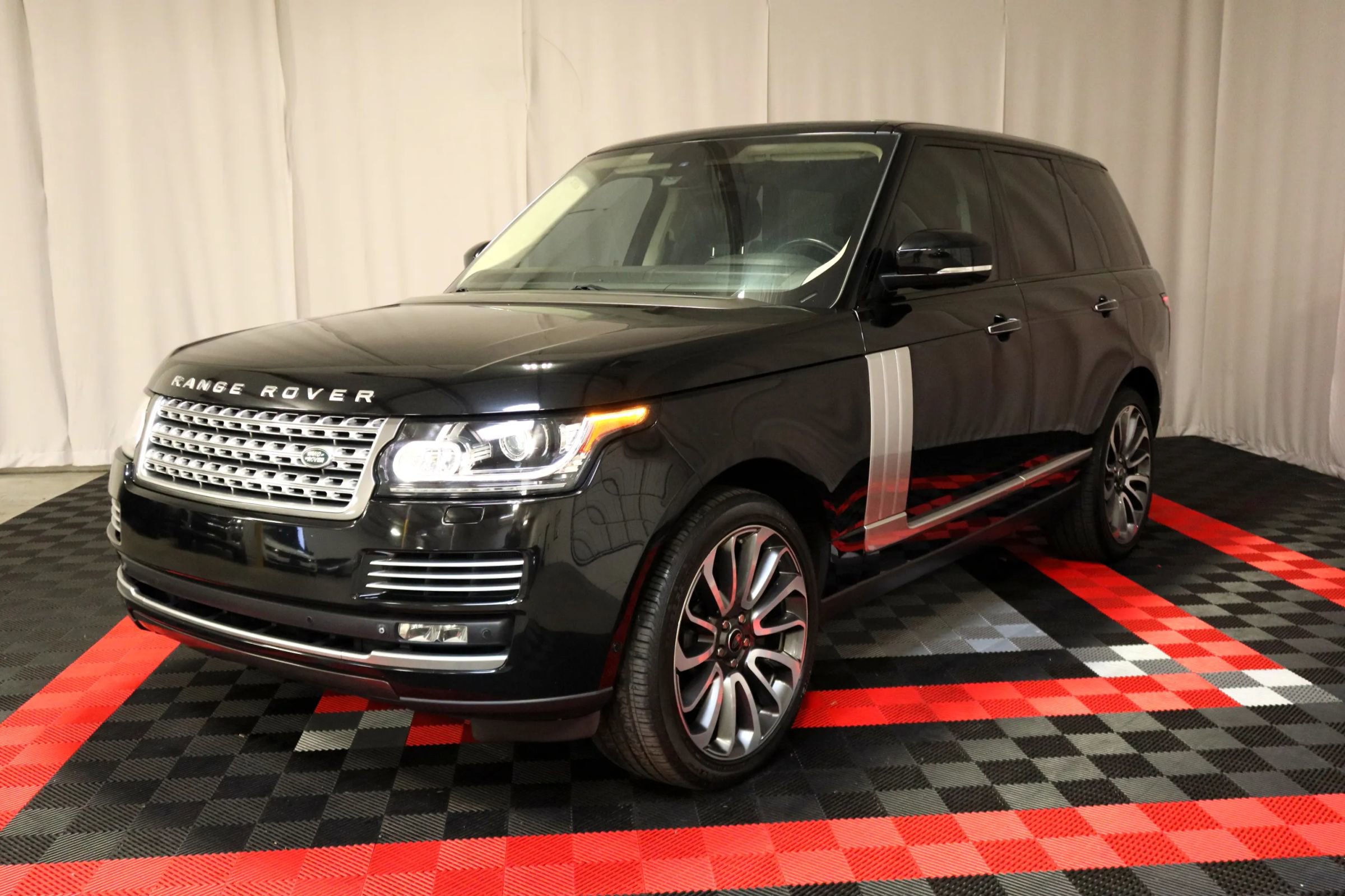 Used 2015 Land Rover Range Rover Autobiography image 2