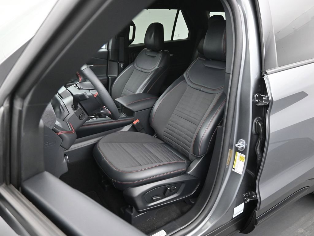Used 2025 Ford Explorer ST-Line w/ Premium Package image 9