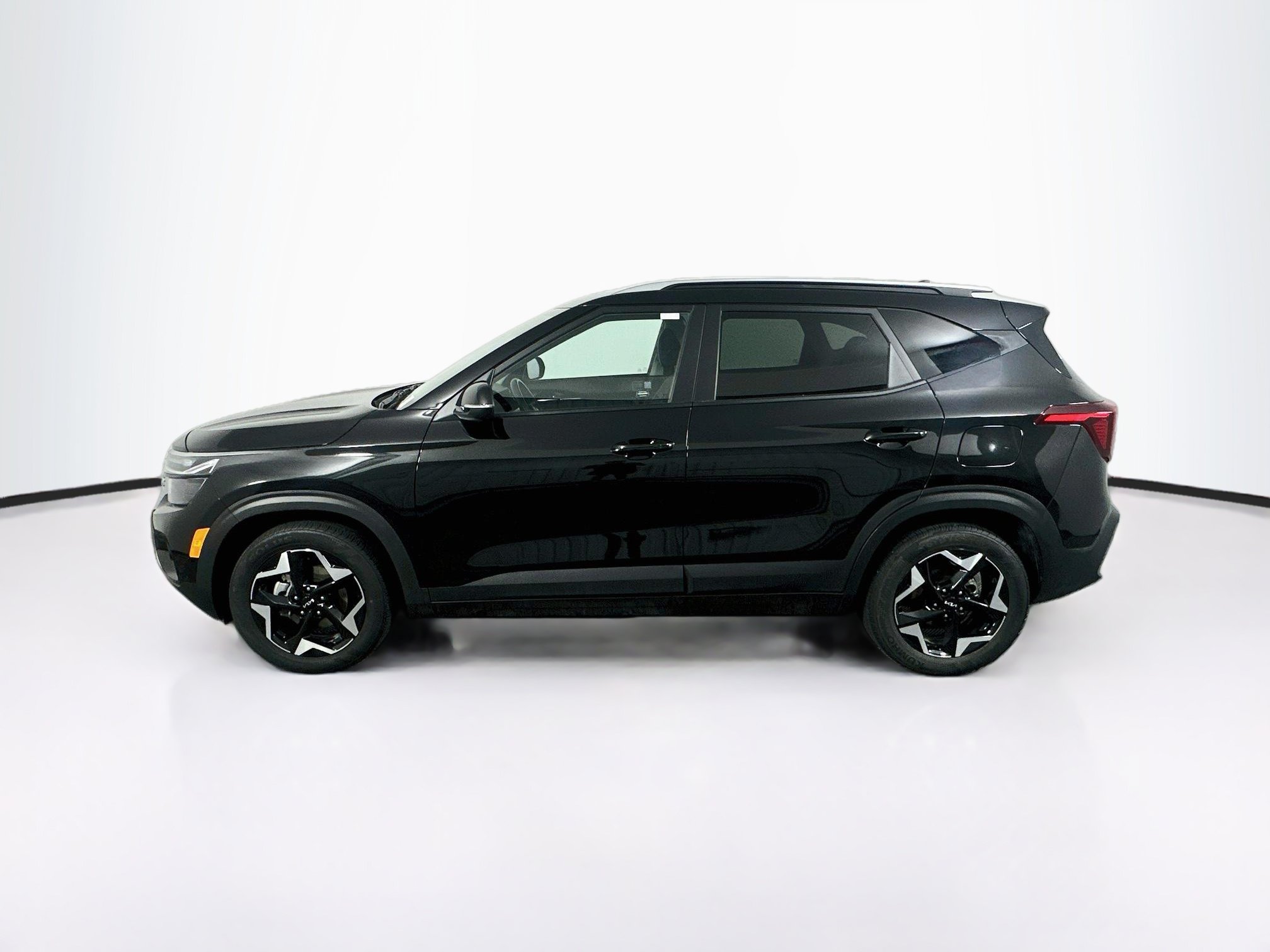 Used 2025 Kia Seltos S FWD image 4