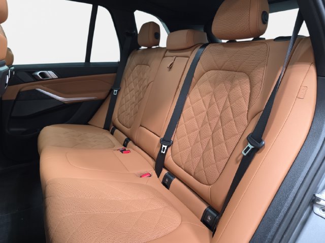 Certified 2024 BMW X5 xDrive40i w/ Premium Package AWD/4WD image 11