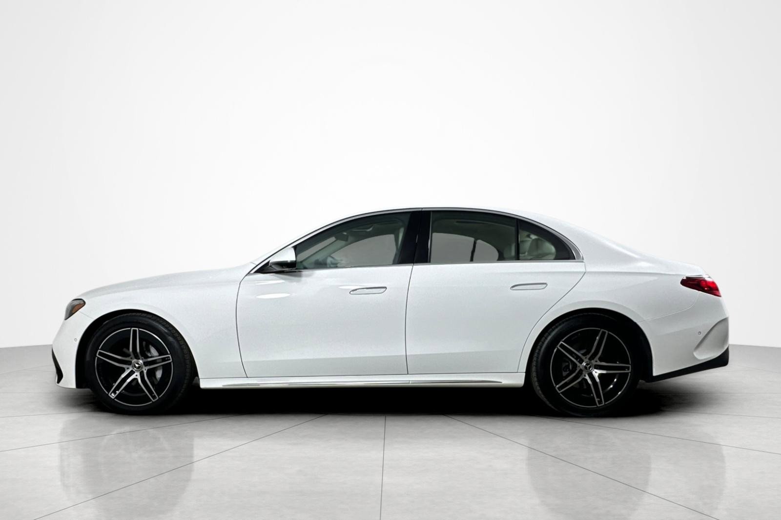 Used 2025 Mercedes-Benz E 350 Sedan image 2