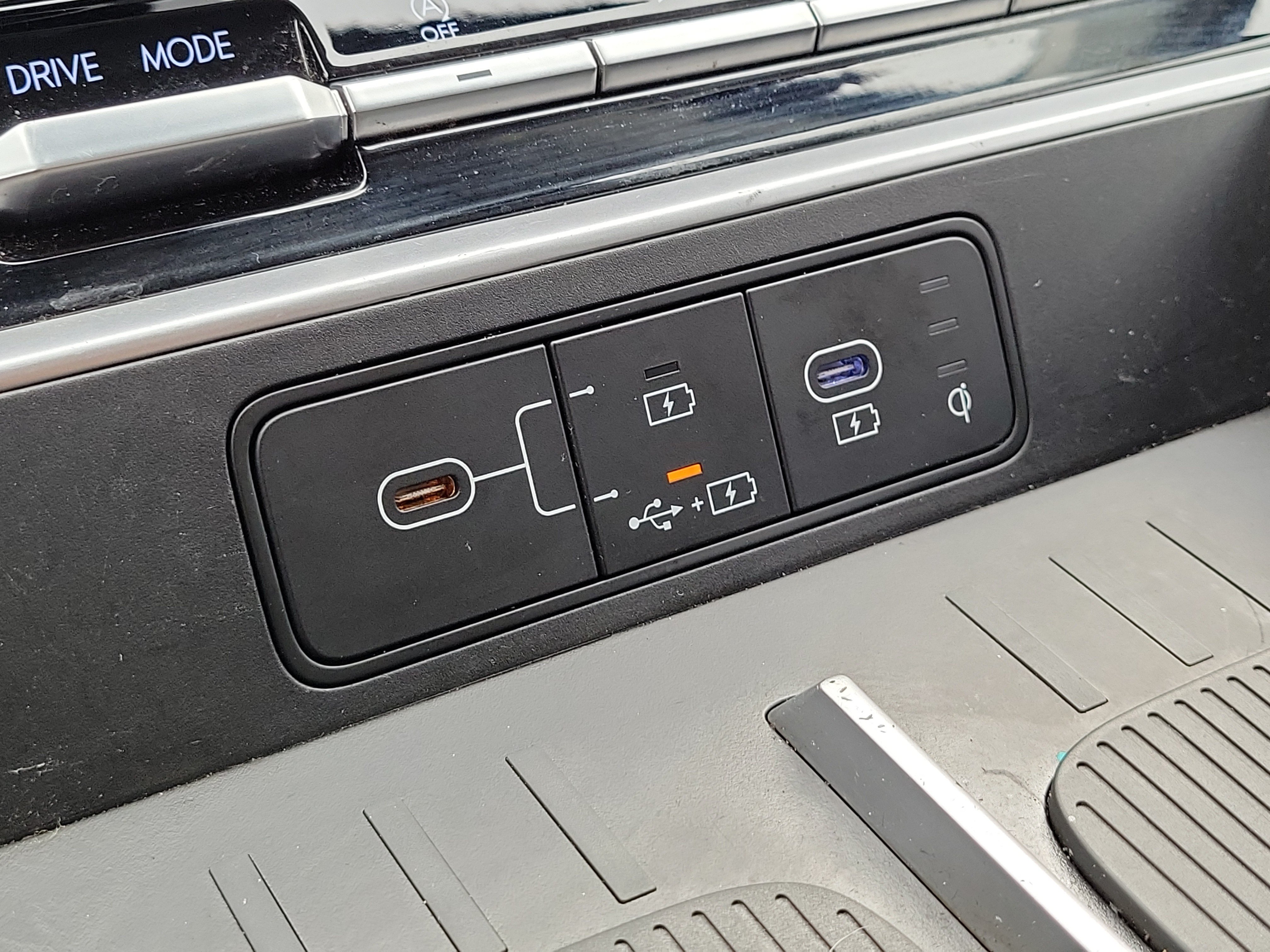 Used 2025 Hyundai Santa Fe SEL FWD image 26