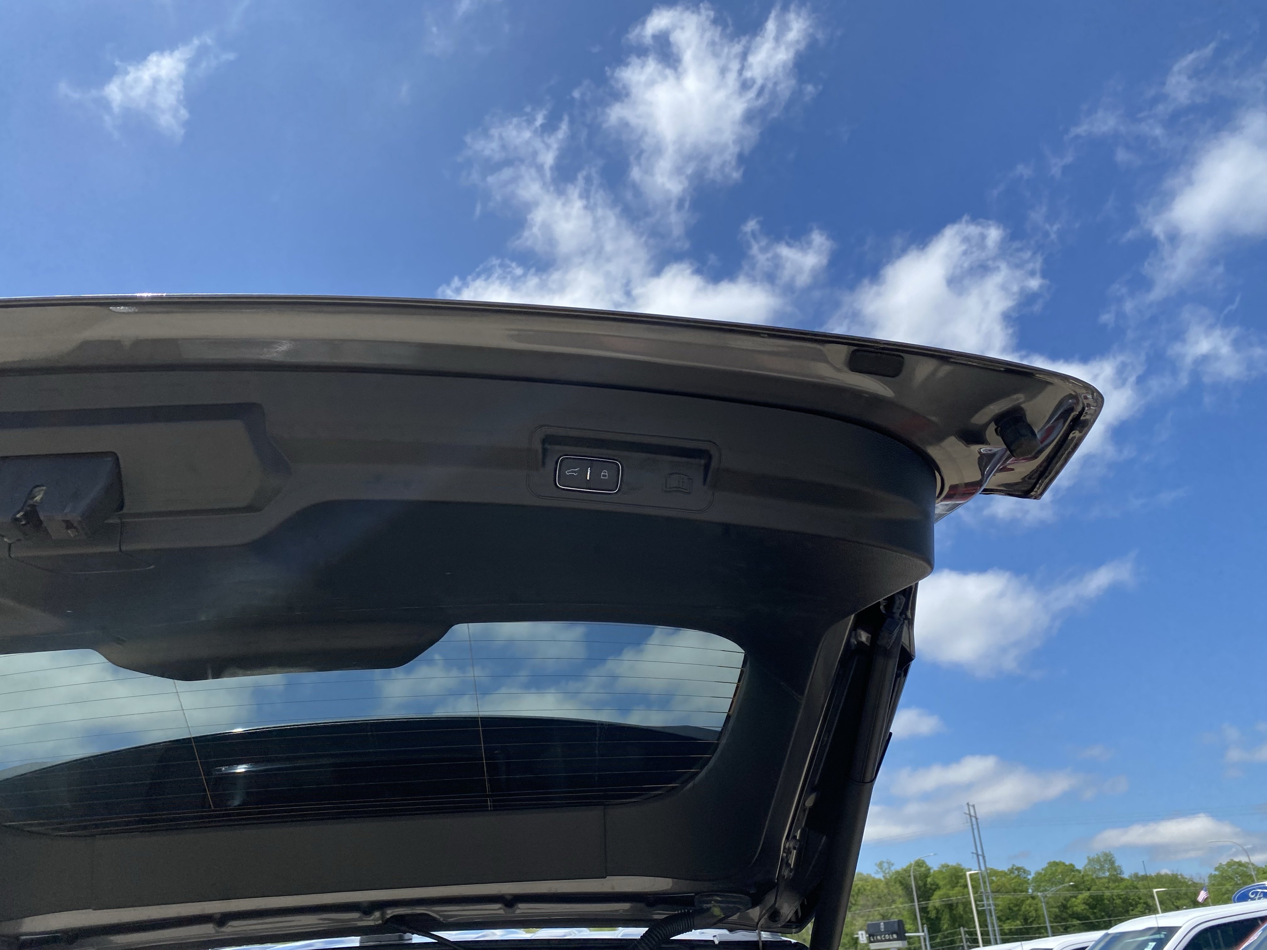Used 2022 Ford Explorer XLT w/ Equipment Group 202A RWD image 19
