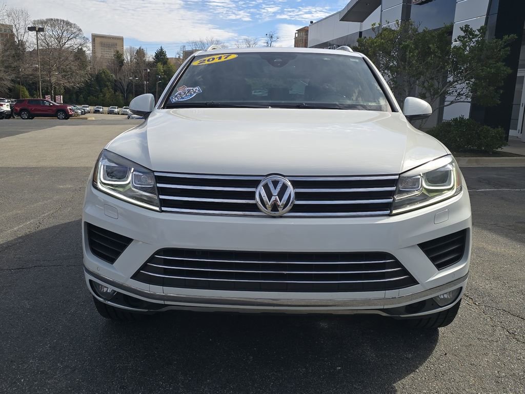 Used 2017 Volkswagen Touareg Wolfsburg Edition image 8