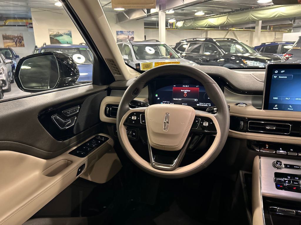 Used 2024 Lincoln Aviator AWD w/ Premium Package image 25