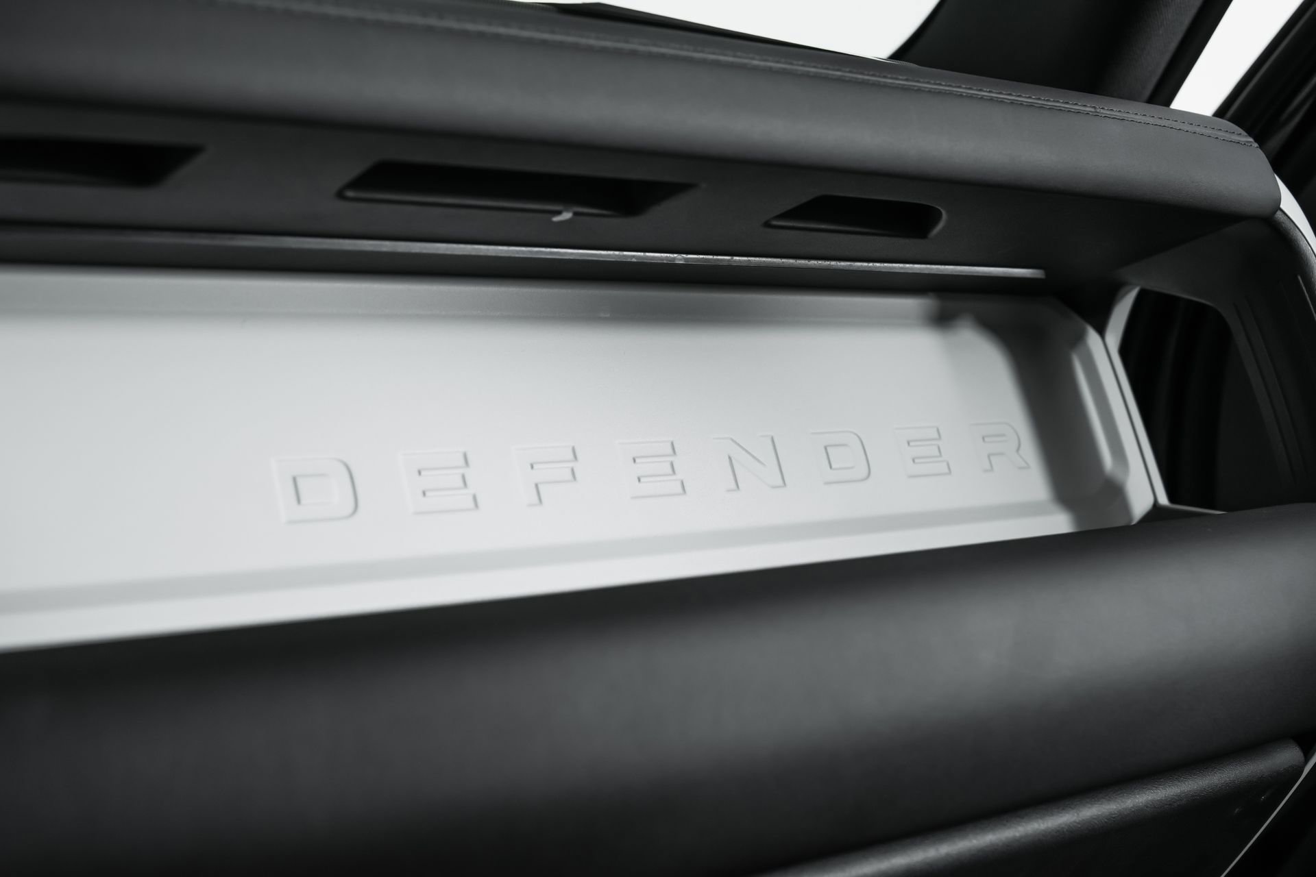 Used 2025 Land Rover Defender 110 S image 85