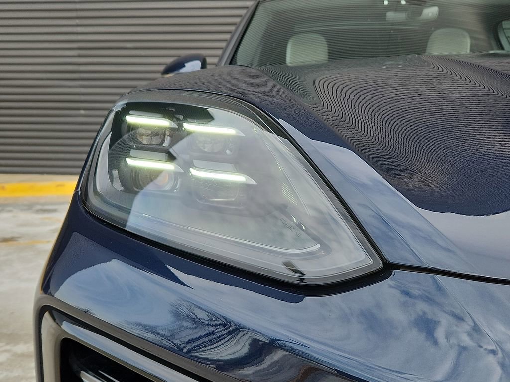 Certified 2025 Porsche Cayenne Coupe image 8