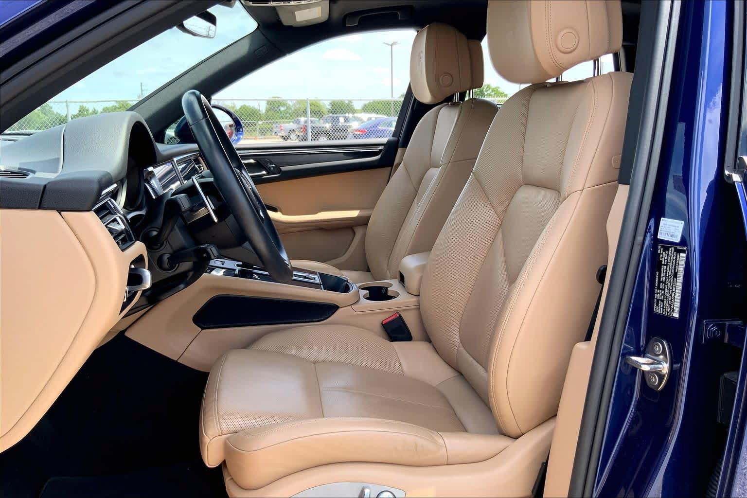 Used 2023 Porsche Macan Turbo AWD/4WD image 11