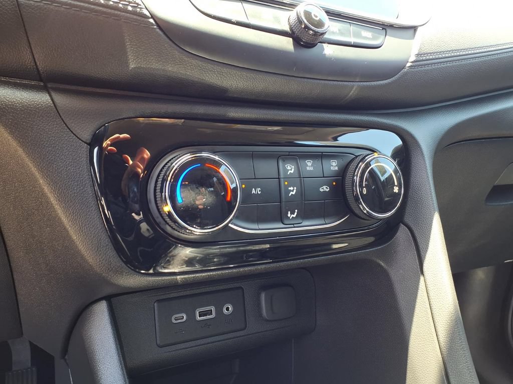 Used 2023 Buick Encore GX Preferred FWD image 20