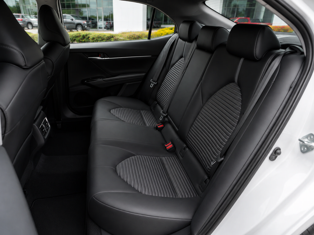 Used 2023 Toyota Camry SE FWD image 7