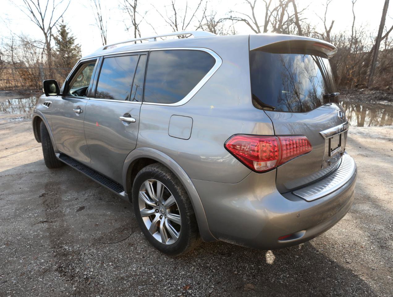 Used 2013 INFINITI QX56 4WD w/ Deluxe Touring Pkg image 8