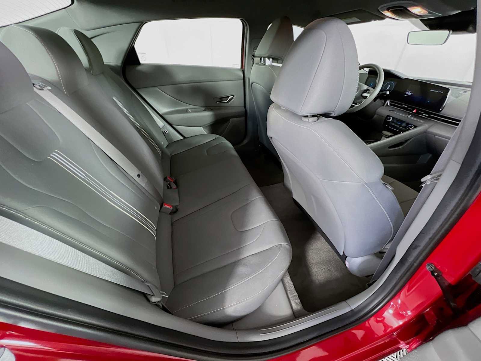 Used 2023 Hyundai Elantra SEL w/ Convenience Package FWD image 27