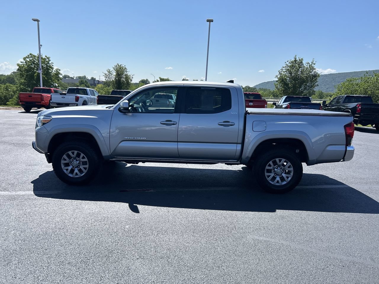 Used 2019 Toyota Tacoma SR5 AWD/4WD image 4