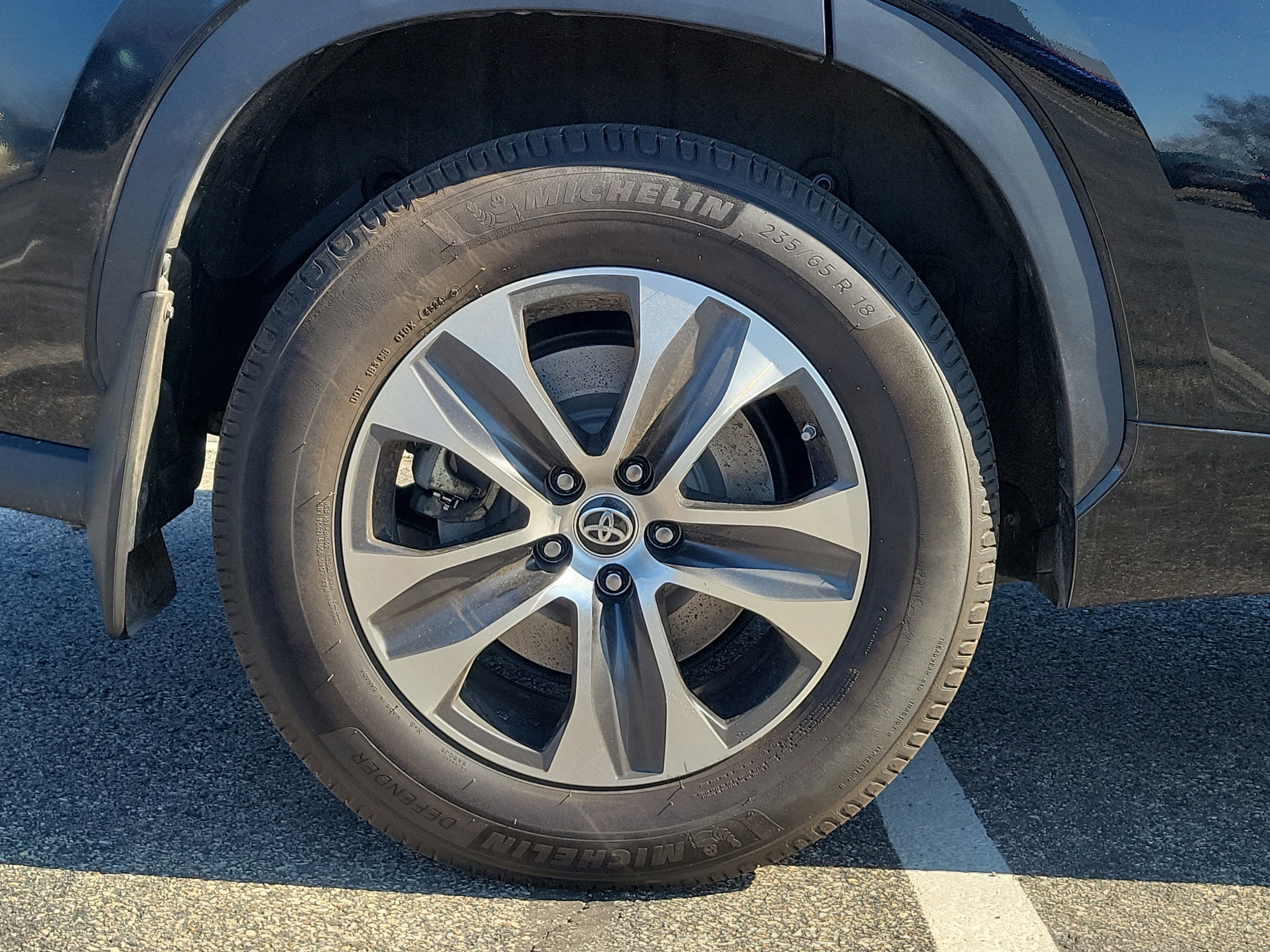 Used 2024 Toyota Highlander XLE image 5