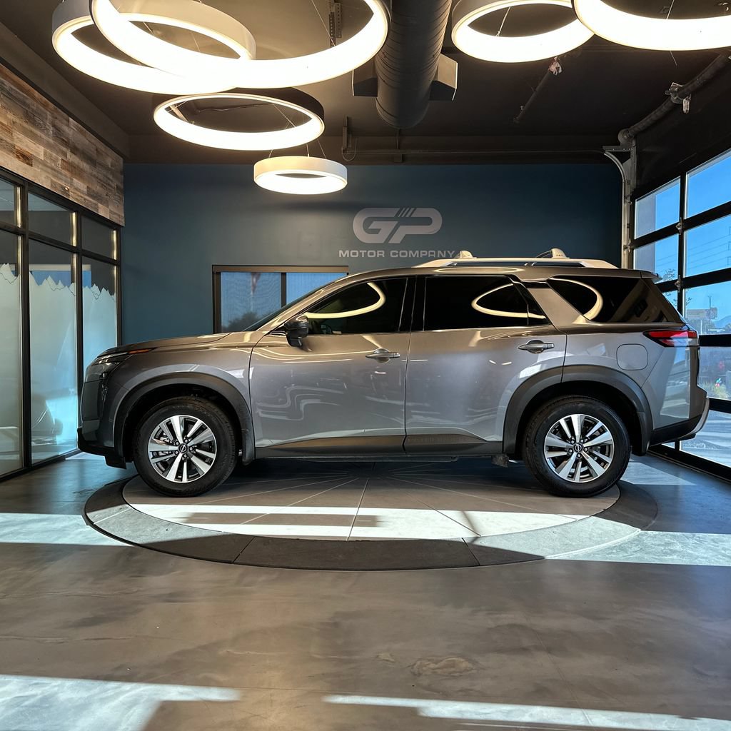 Used 2025 Nissan Pathfinder SL AWD/4WD image 6
