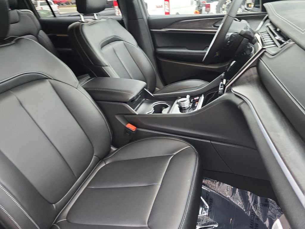 New 2025 Jeep Grand Cherokee L Limited w/ MOPAR Finishing Package image 10