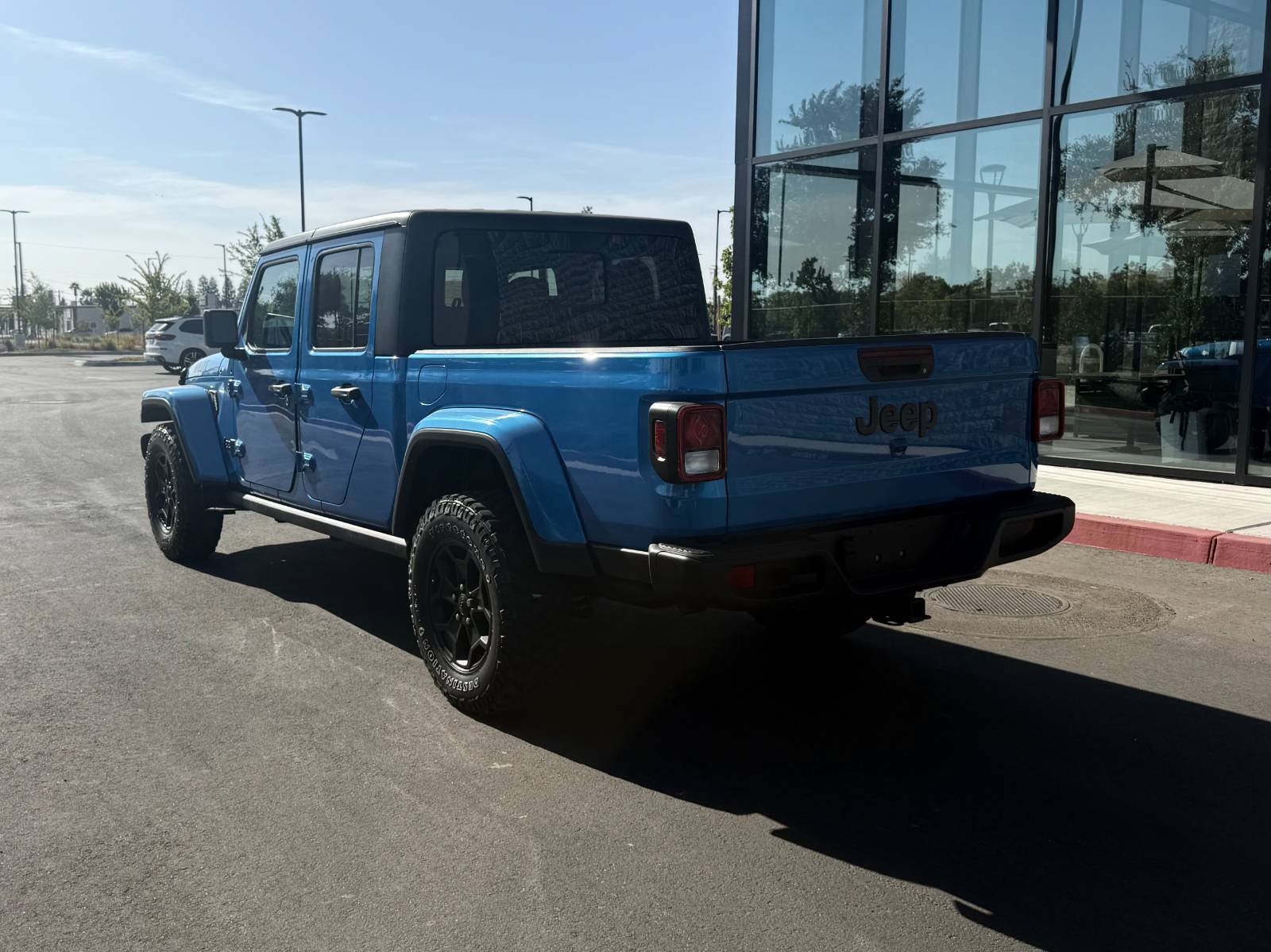 Used 2021 Jeep Gladiator Sport AWD/4WD image 9