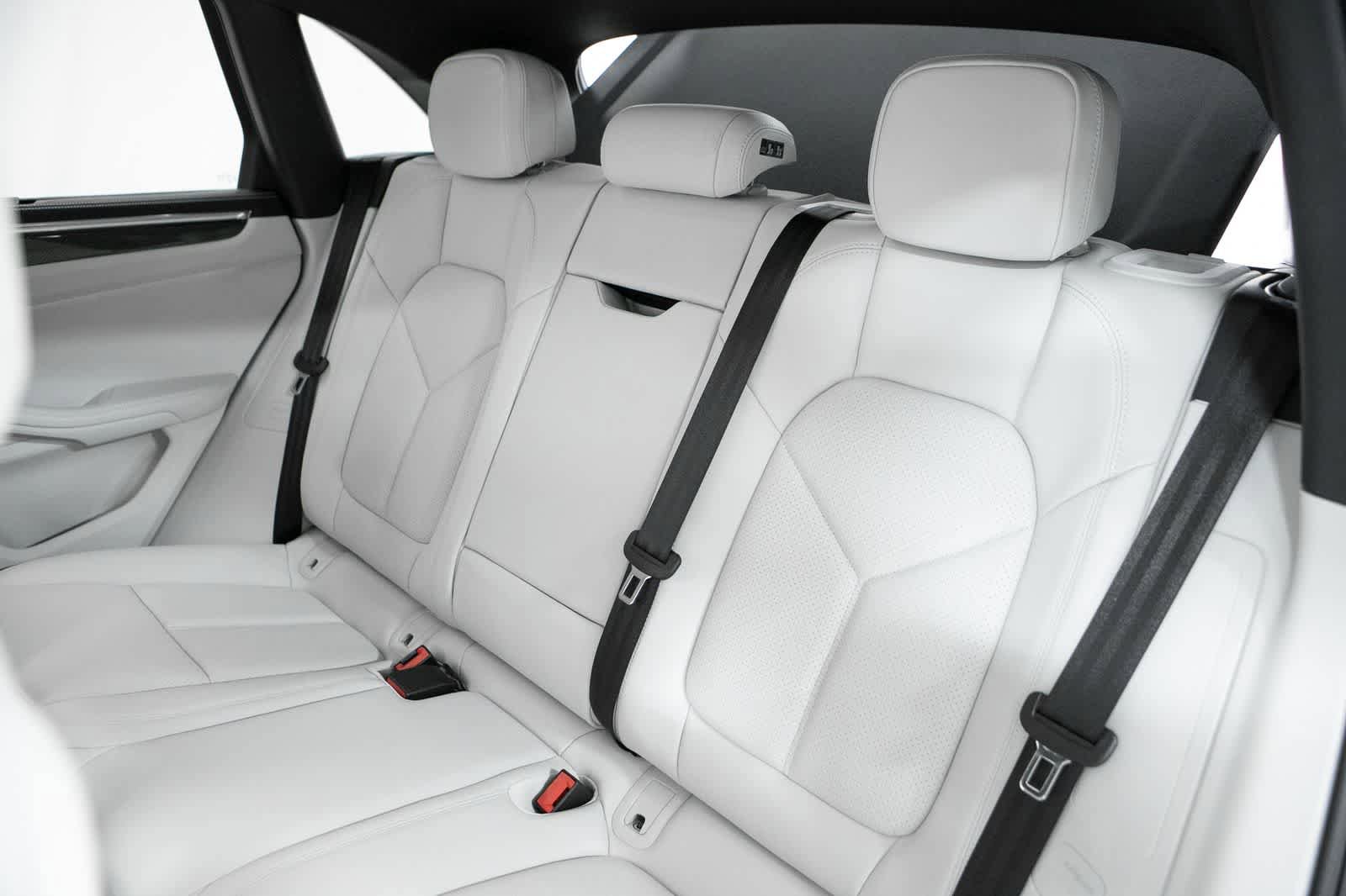 New 2026 Porsche Macan GTS AWD/4WD image 37