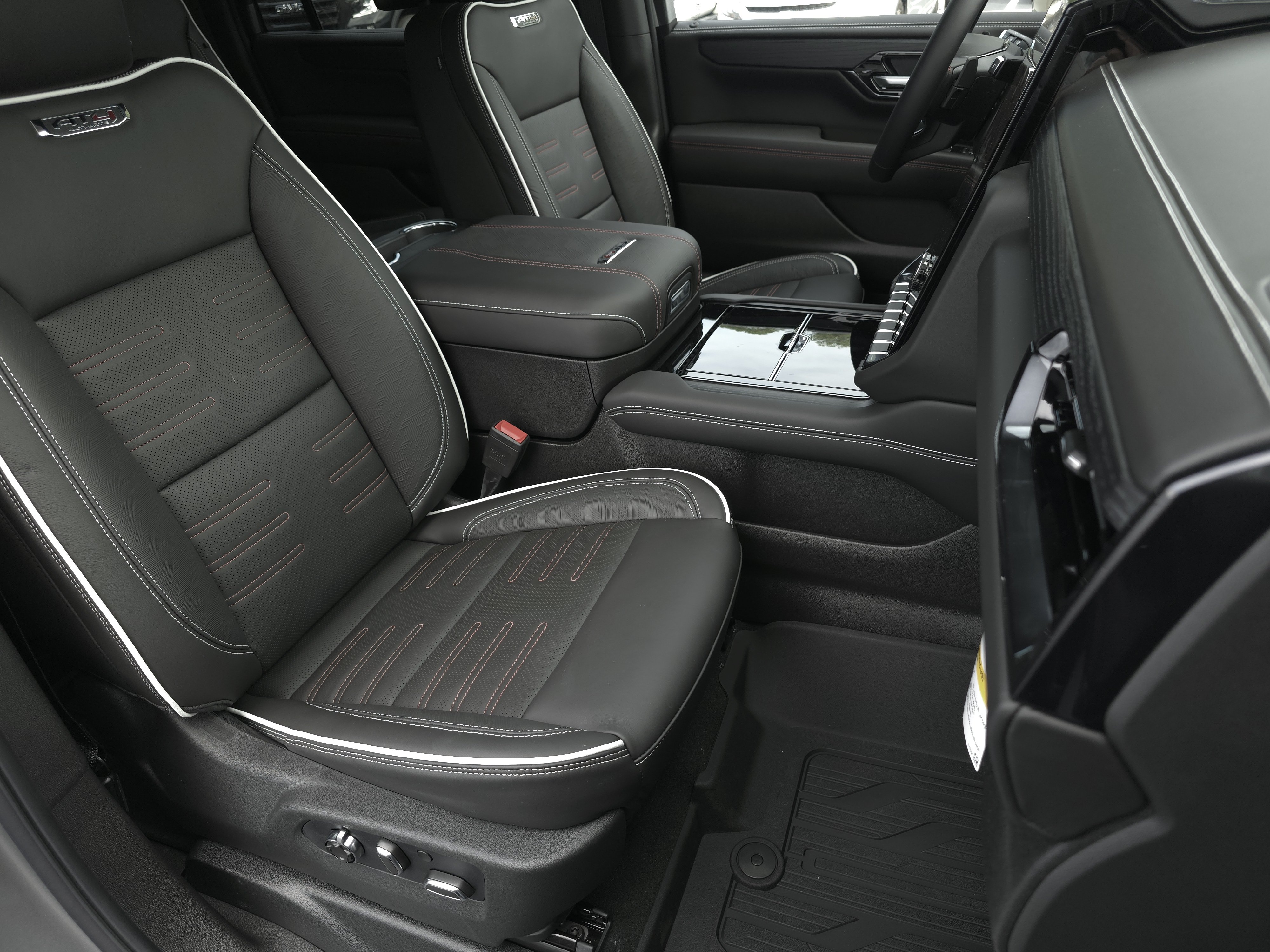 New 2026 GMC Yukon XL AT4 Ultimate w/ LPO, Floor Liner Package AWD/4WD image 55