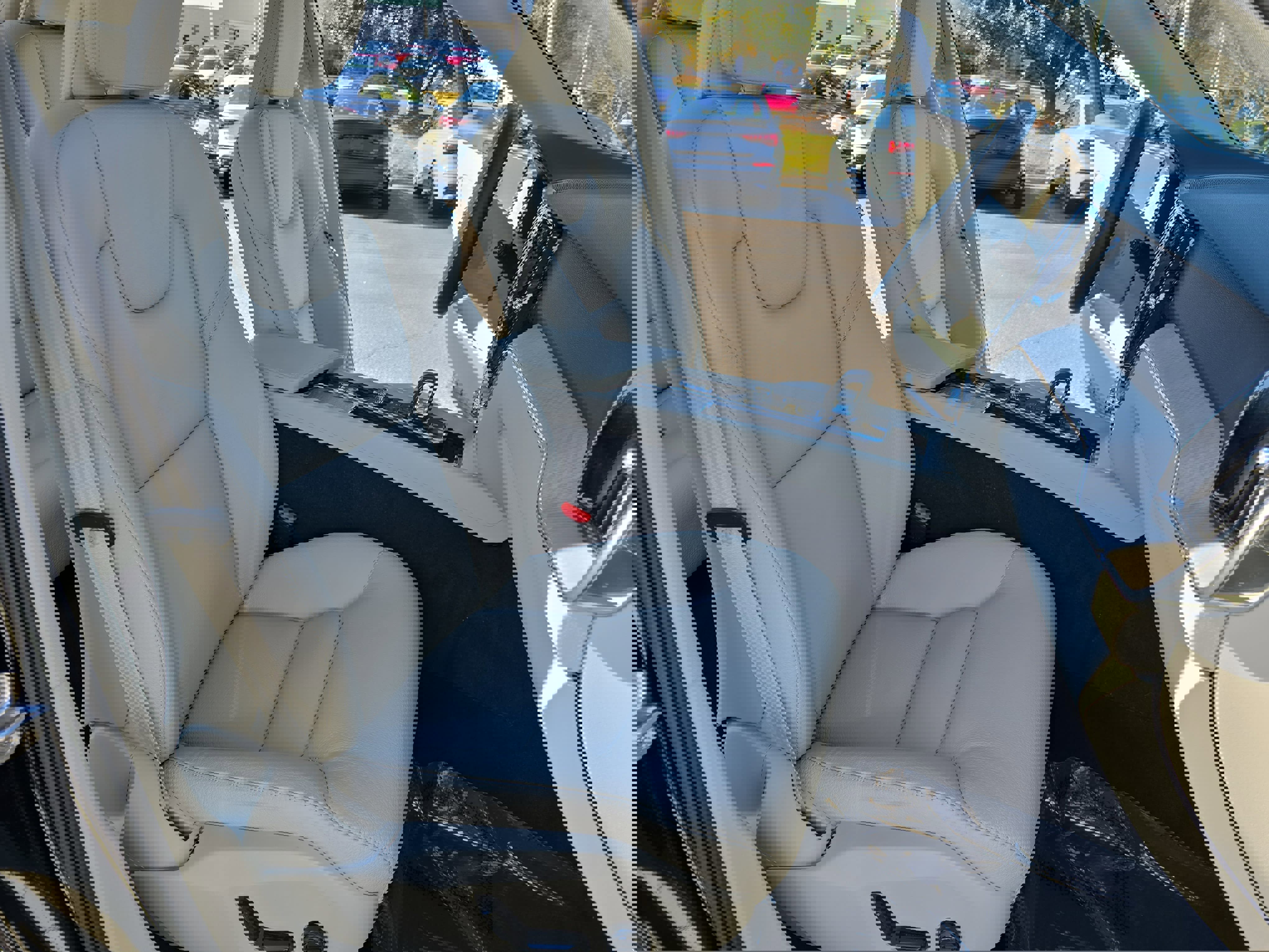 Used 2023 Volvo XC60 B5 Plus w/ Climate Package image 10