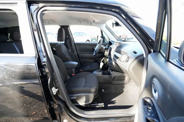 Used 2023 Jeep Renegade Latitude image 19
