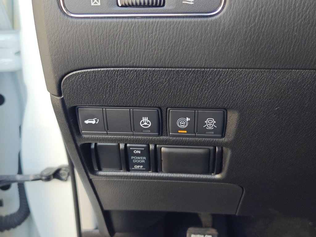 Used 2020 Nissan Armada Platinum w/ Interior Lighting Package image 17