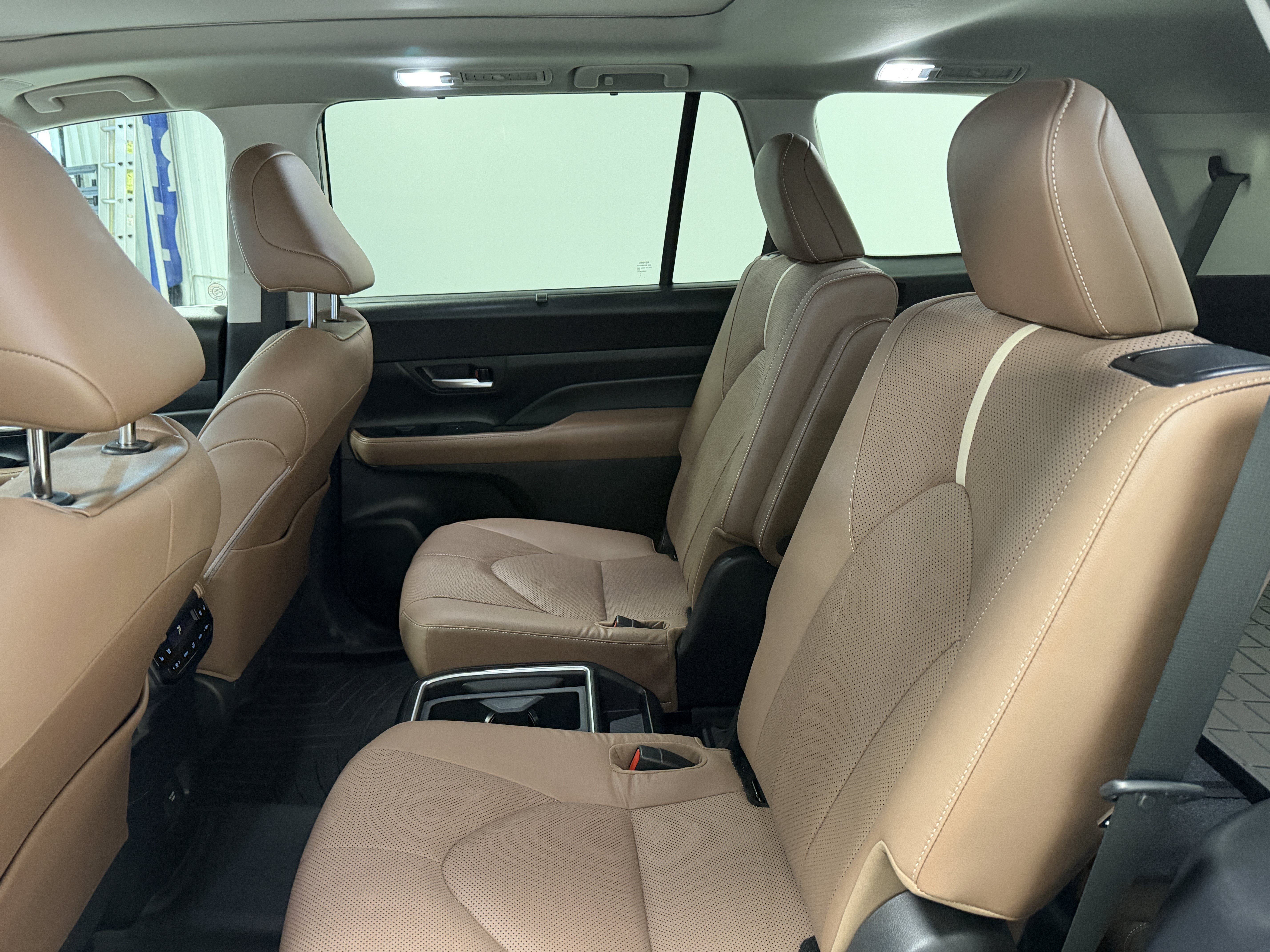 Used 2024 Toyota Grand Highlander AWD image 21