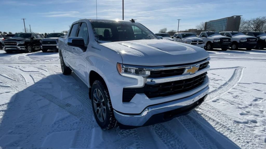 Used 2024 Chevrolet Silverado 1500 LT image 4