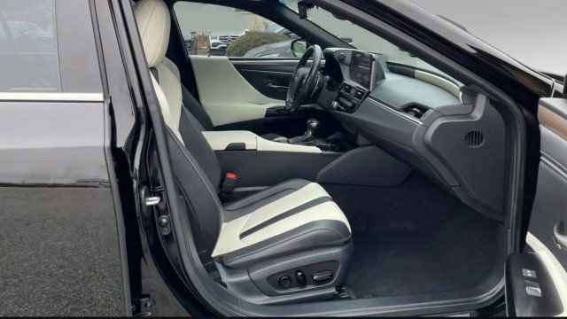 Used 2023 Lexus ES 300h F Sport image 13