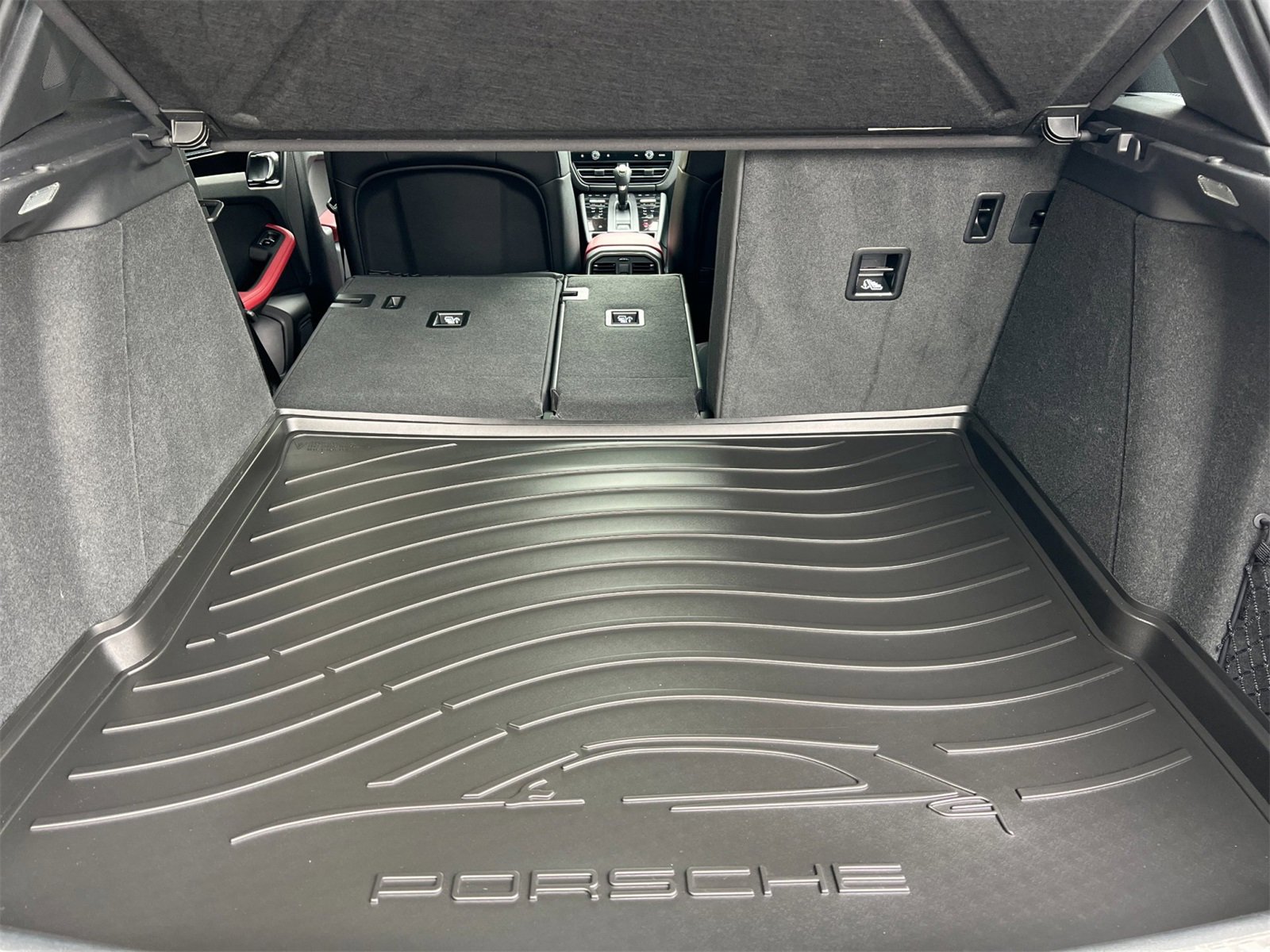 Used 2025 Porsche Macan image 17