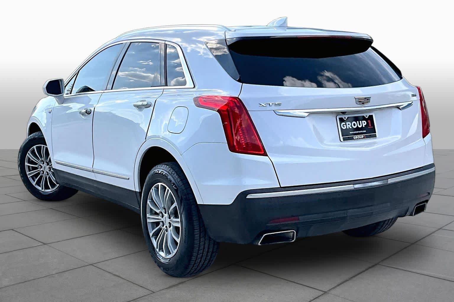 Used 2017 Cadillac XT5 Luxury w/ Driver Awareness Package FWD image 10