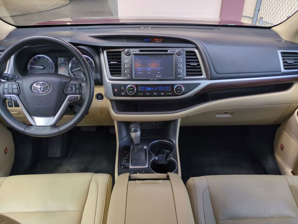 Used 2015 Toyota Highlander Limited w/ Driver Technology Package image 18