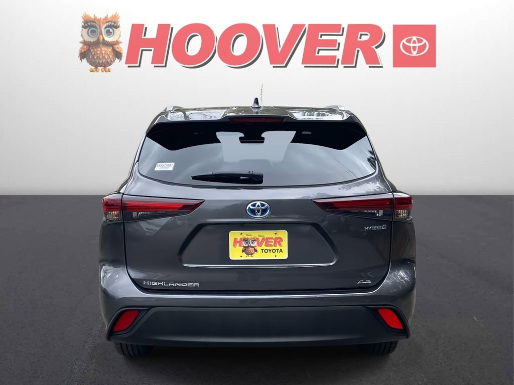 Used 2024 Toyota Highlander XLE image 3