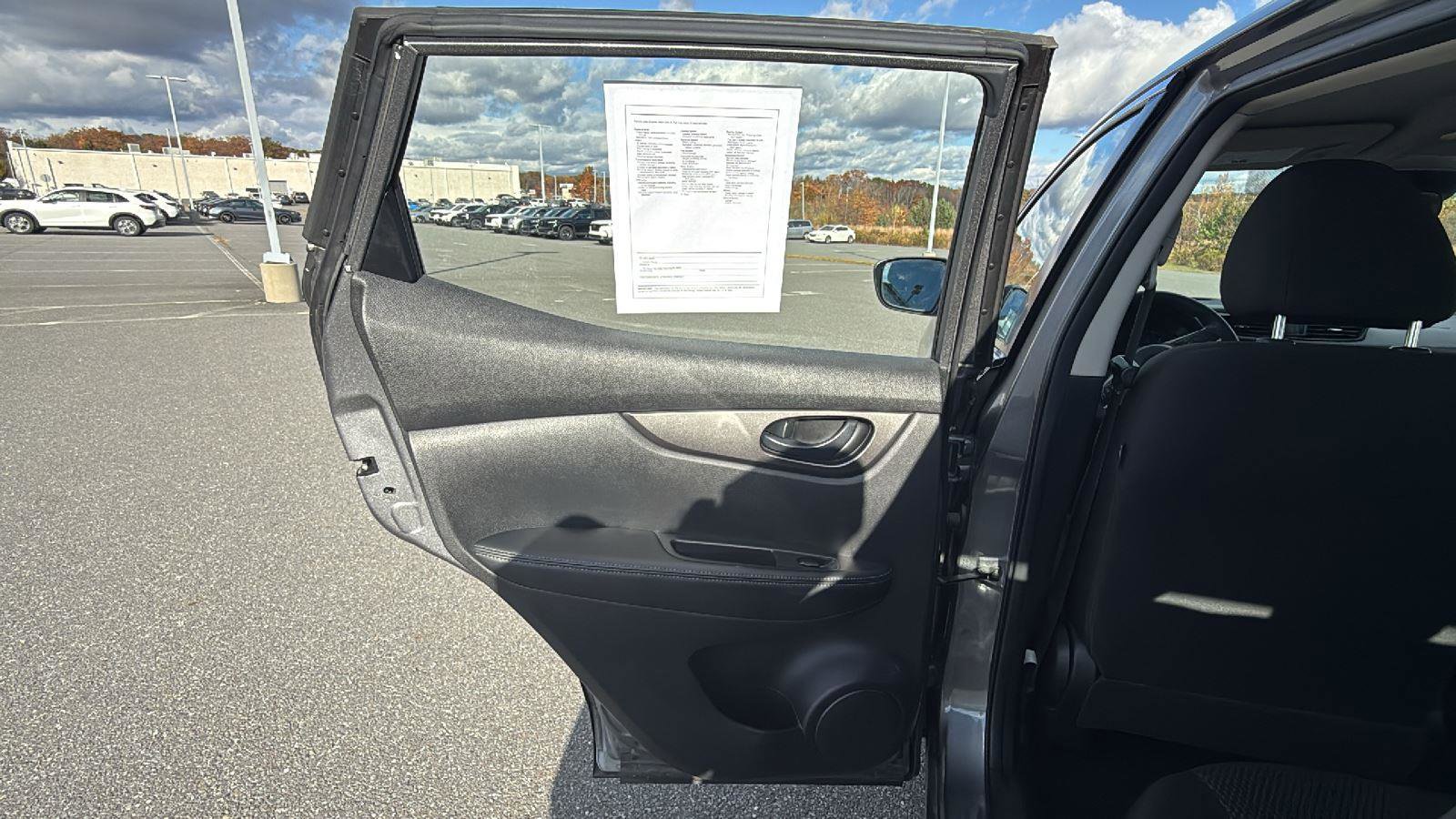 Used 2020 Nissan Rogue Sport S image 22