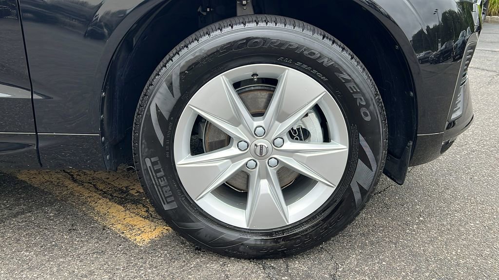 Used 2022 Volvo XC60 B5 Momentum w/ Climate Package image 12