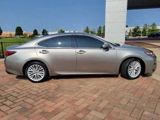 Used 2017 Lexus ES 350 w/ Ultra Luxury Package FWD image 23
