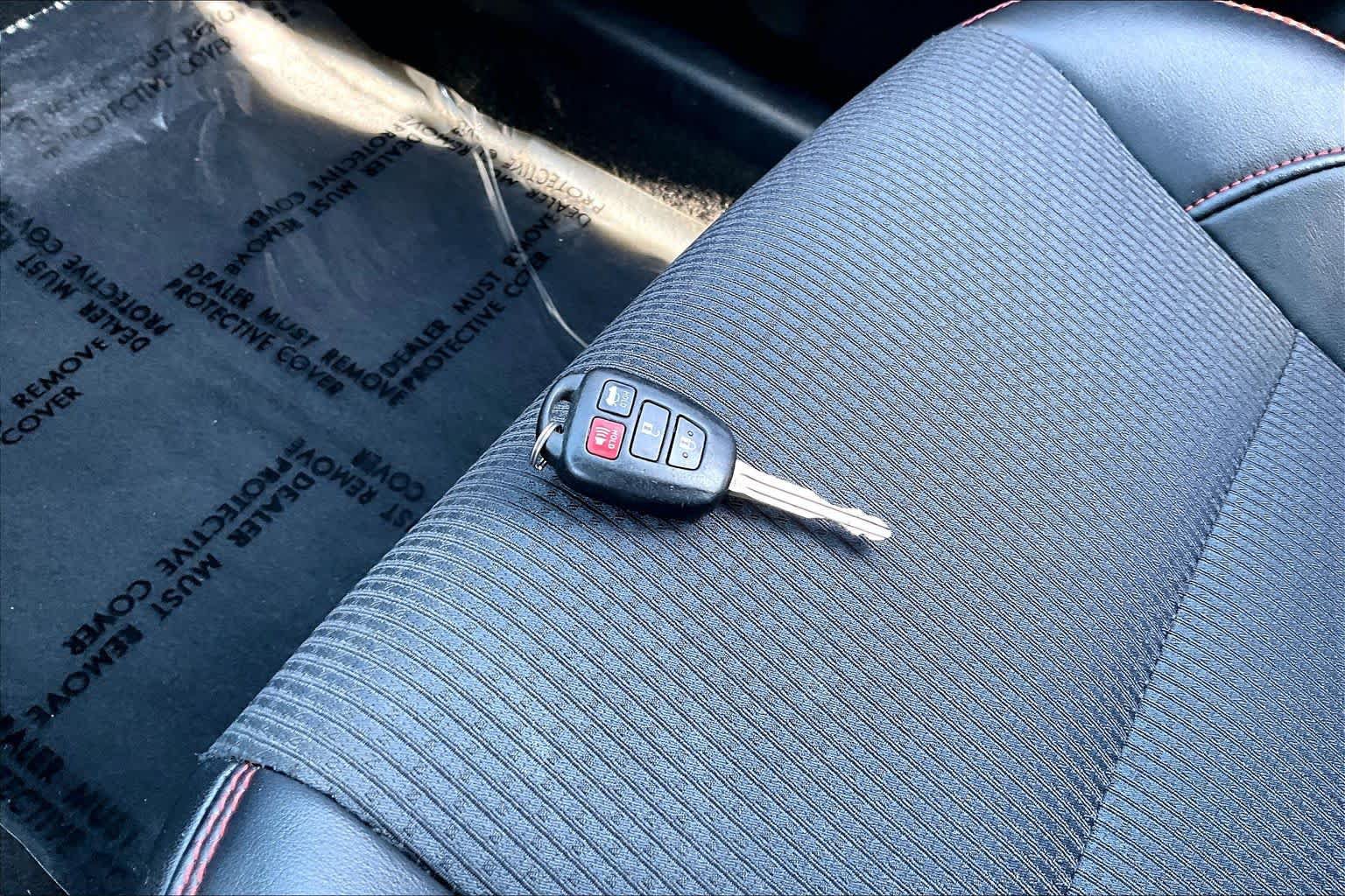 Used 2017 Toyota Camry SE FWD image 14