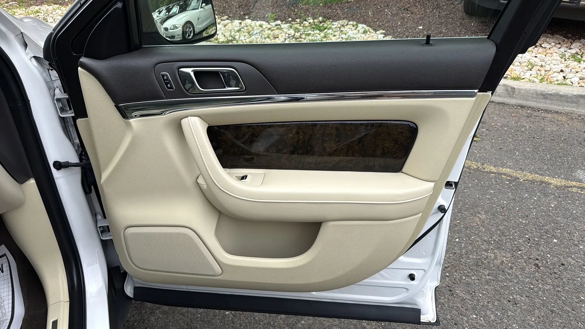 Used 2014 Lincoln MKS AWD w/ Equipment Group 101A image 19