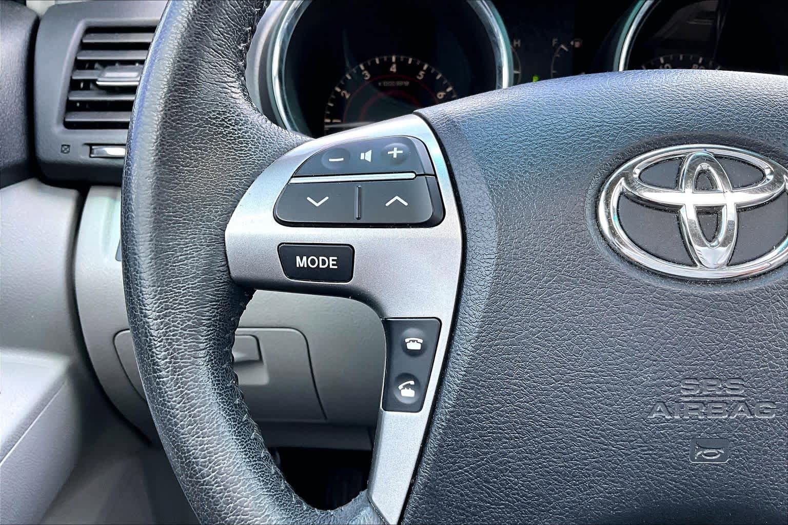 Used 2012 Toyota Highlander SE w/ Tow Pkg FWD image 22