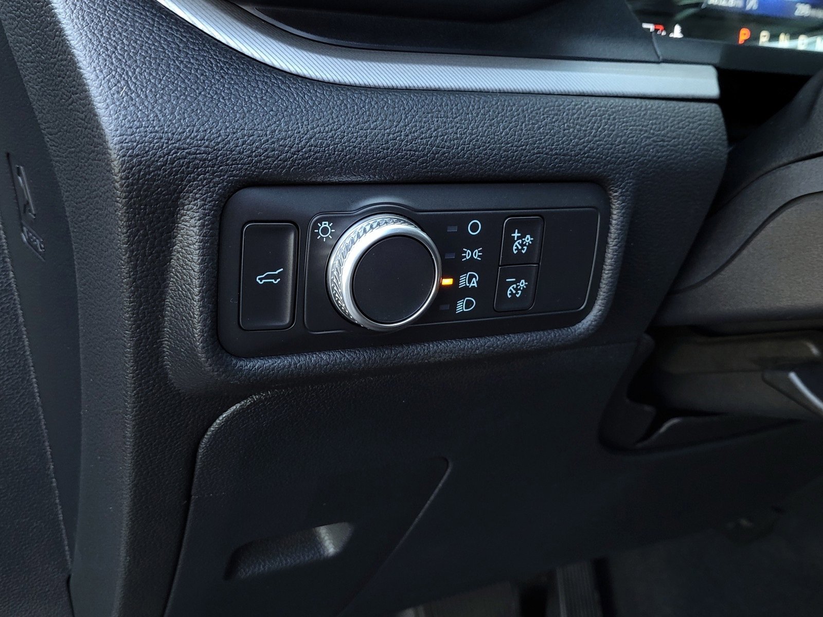 Used 2020 Ford Explorer XLT w/ Comfort Package image 17