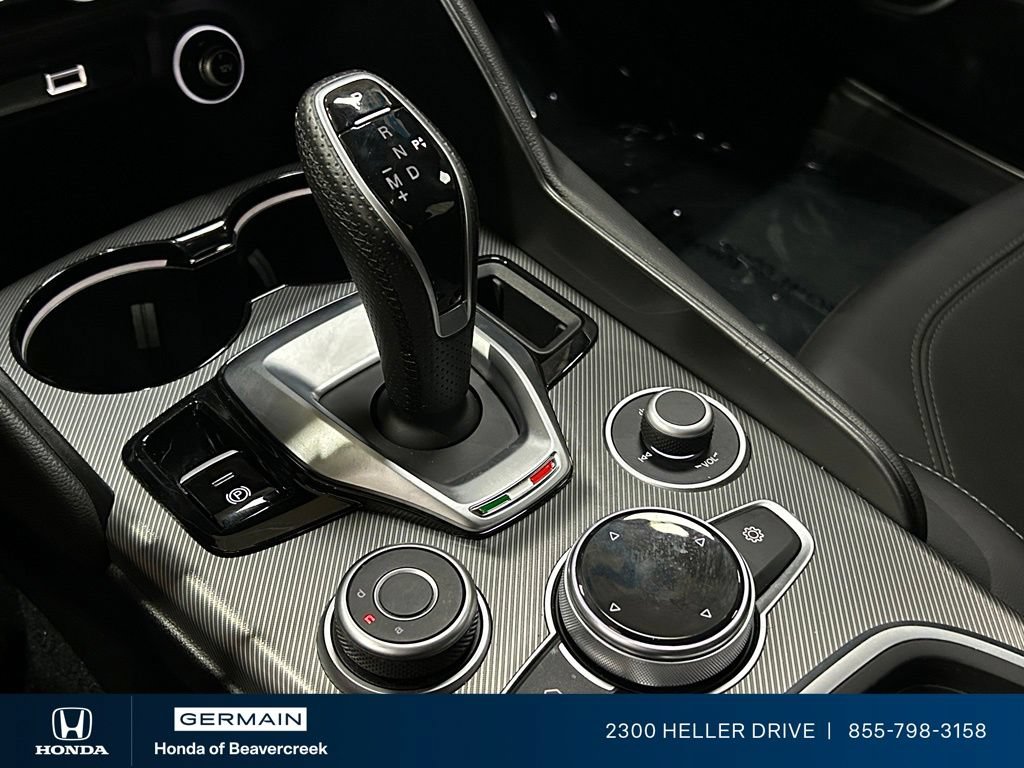 Used 2023 Alfa Romeo Giulia Veloce RWD image 25