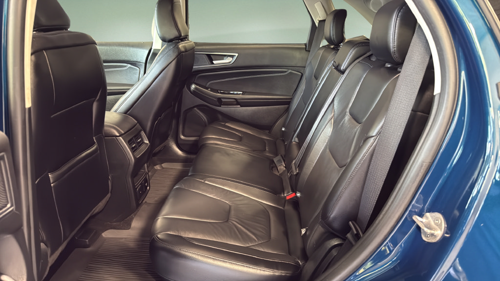 Used 2020 Ford Edge Titanium AWD/4WD image 24