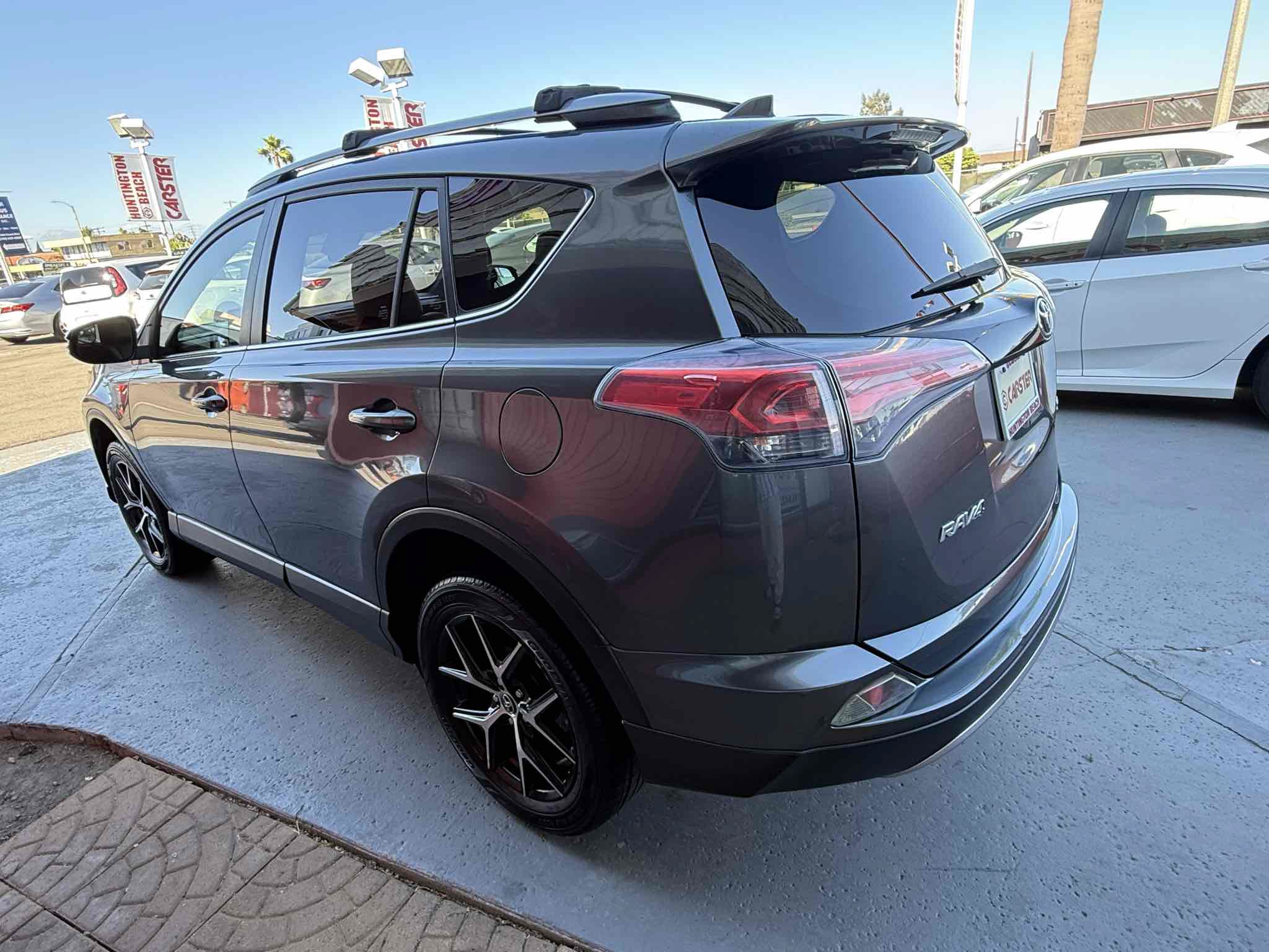 Used 2018 Toyota RAV4 SE w/ All Weather Liner Package FWD image 8