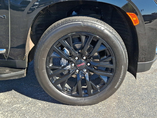 Certified 2024 GMC Yukon SLT w/ SLT Luxury Package AWD/4WD image 8
