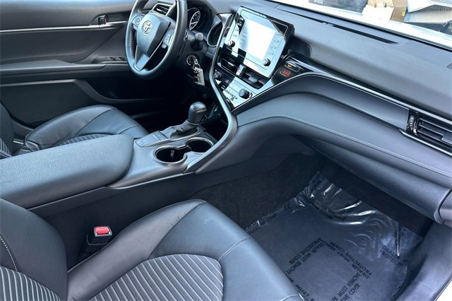 Used 2024 Toyota Camry SE image 15